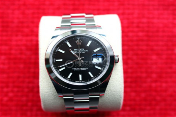在RE-LUXURY展会上，Zenith发布了其“Zenith Collection Watches: ACT II”系列，这是一系列20世纪70年代的EL PRIMERO计时表