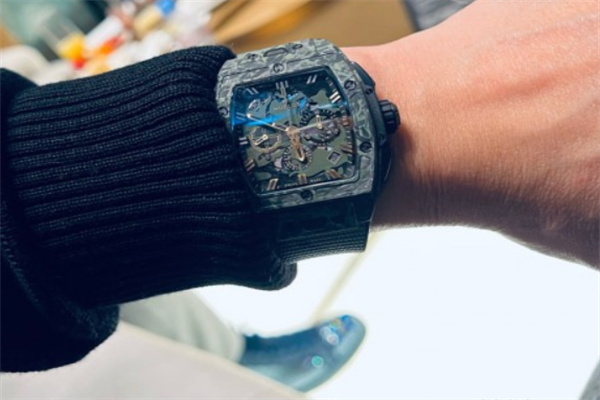 手表专柜价格（阿玛尼手表专柜价格）