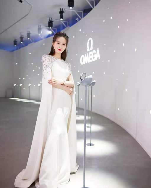 刘诗诗欧米茄动图(刘诗诗欧米茄星耀之夜完整版) 第4张