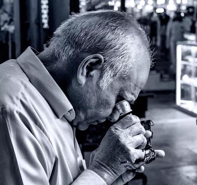 我的欧米茄手表怎么突然不走了(欧米茄手表指针不走了) 第8张