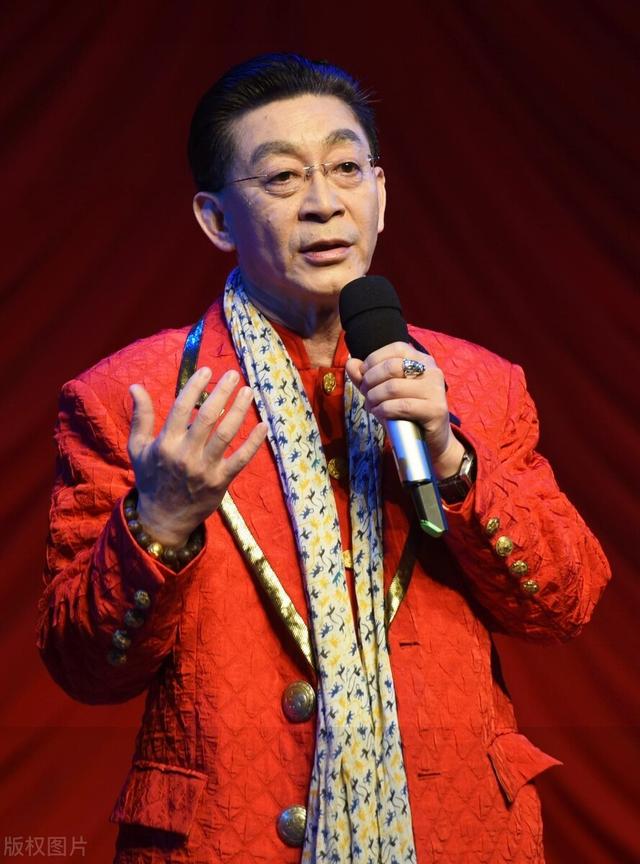 欧米茄型下巴名人(有欧米茄下巴的人) 第24张